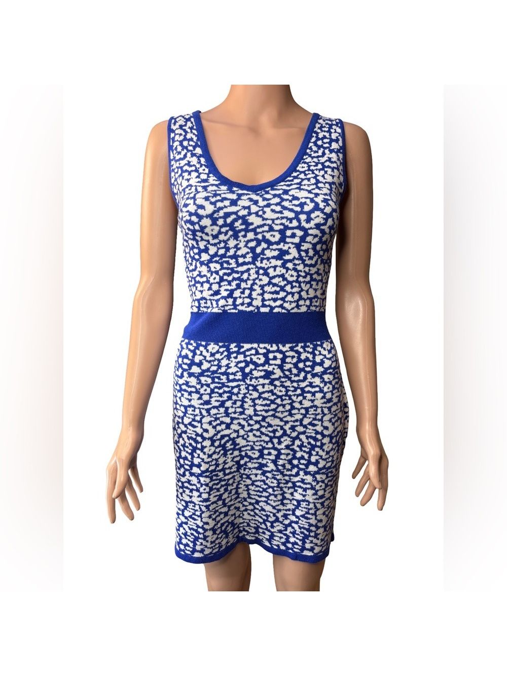 Romeo & Juliet Couture Blue And White Sleeveless V-Neck Sweater Dress Medium Nwt
